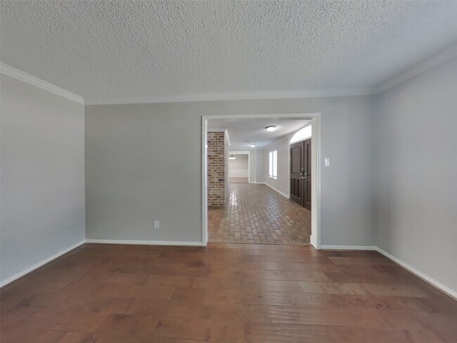 Building Photo - 5523 Foresthaven Dr