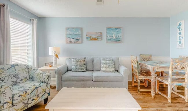 Building Photo - 572 E Beach Blvd