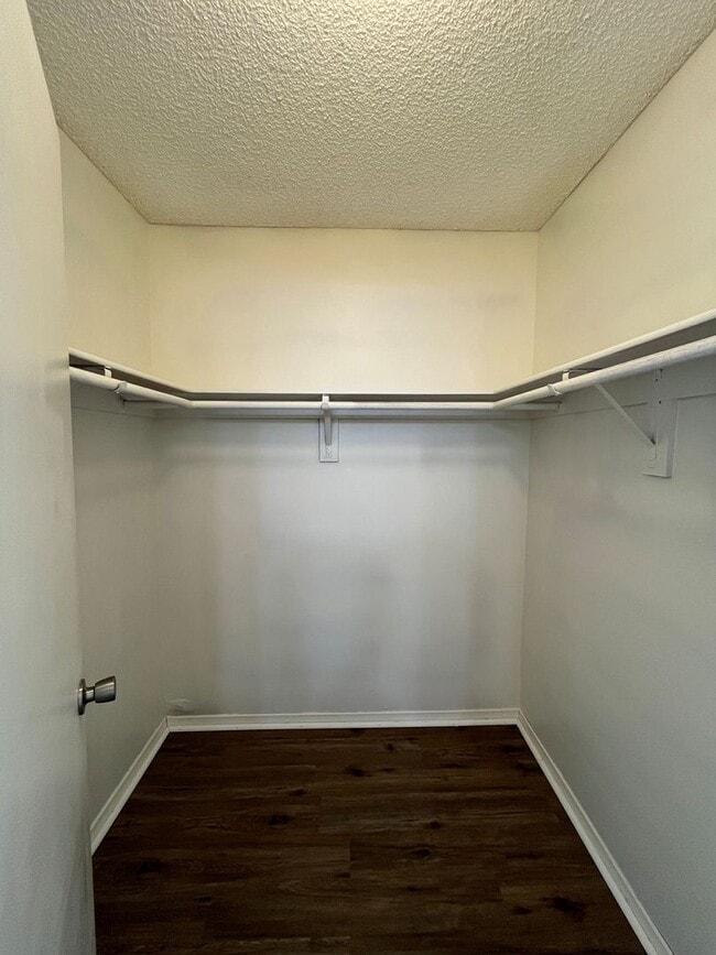 Building Photo - Simi Valley 3+2 w/RV parking + fruit trees...