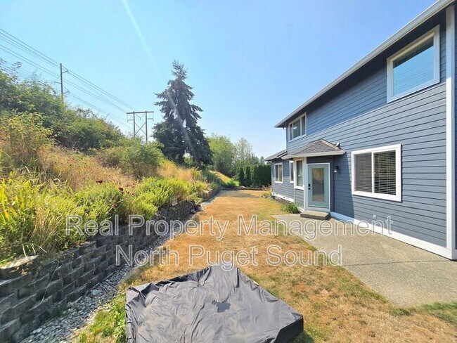 Building Photo - 7627 80th Ave NE