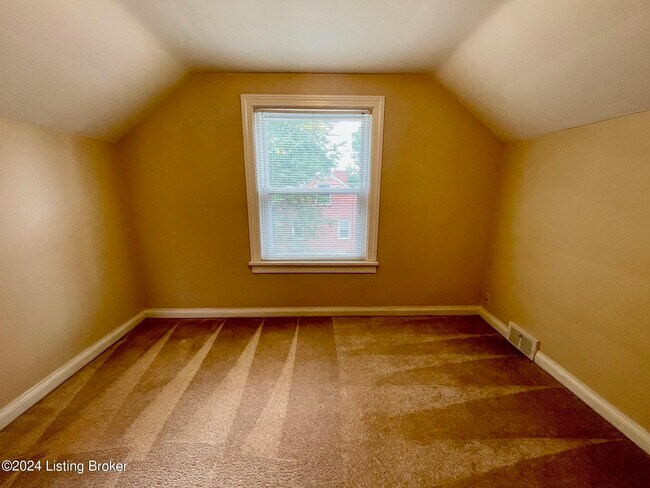 Building Photo - 1096 Forest View Dr