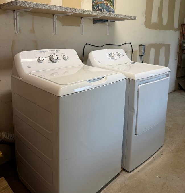 Building Photo - 432 Pepper St