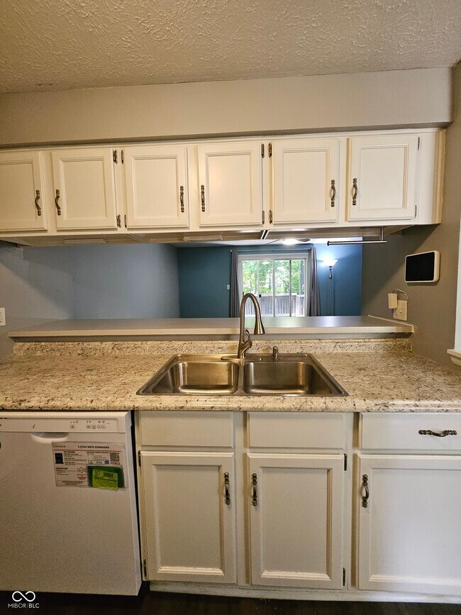 Building Photo - 9459 Timber View Dr