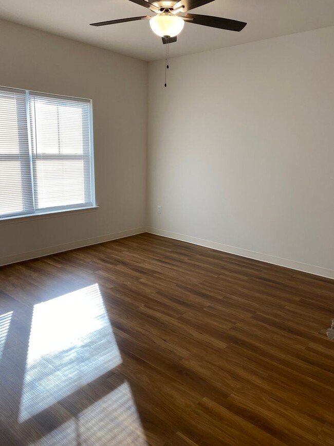 Building Photo - Pent House Suite for Rent