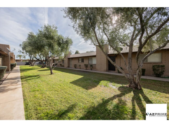 Building Photo - Experience Elevated Living in This Fully Remodeled 2/1 patio Home in the Heart of Tempe, Where Moder