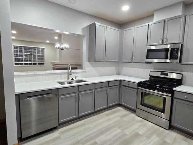 Building Photo - 3467 Ravinia Cir