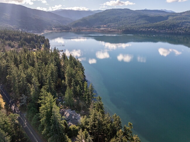 Building Photo - Beautiful Custom Home Overlooking Sequim Bay