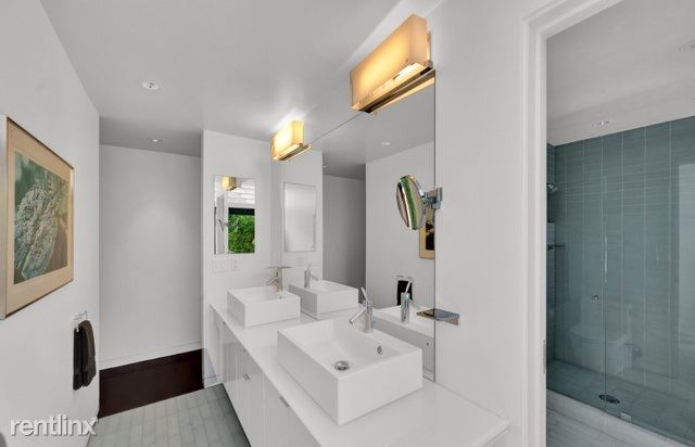 Building Photo - 1 br, 1 bath Condo - 1395 E Michigan Ave