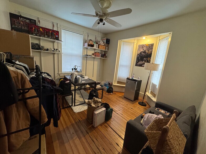 Building Photo - 53 Lawn St