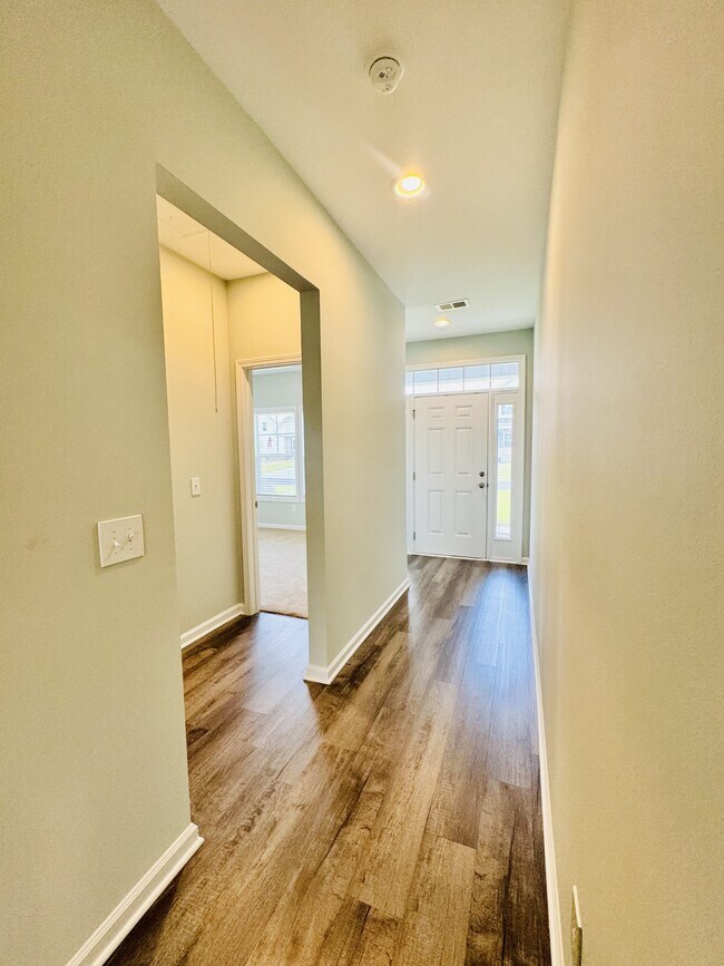 Building Photo - 464 Honeyhill Lp