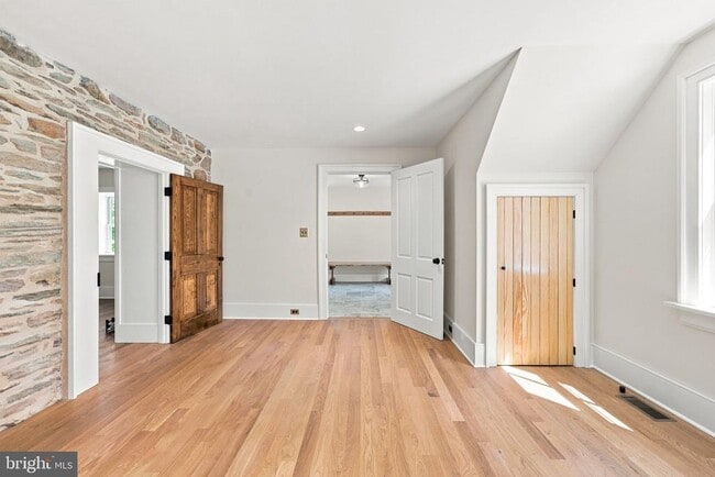 Building Photo - 5519 Hopewell Rd