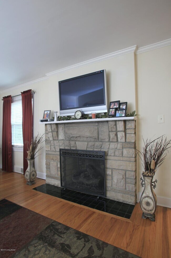 Building Photo - 2324 Emerson Ave