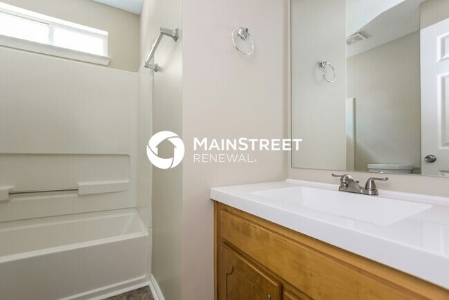 Building Photo - 3 Bedroom Pet-Friendly Home in Hampton, GA with Main Street Renewal