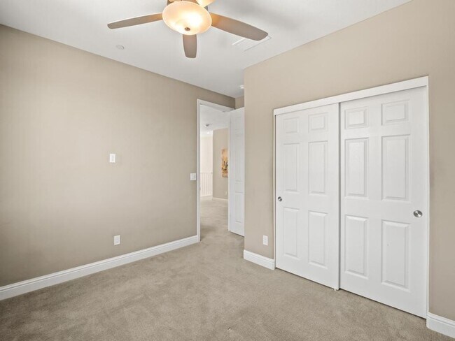 Building Photo - 1229 E Via Roma Dr