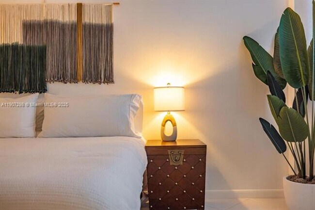 Building Photo - 2301 Collins Ave