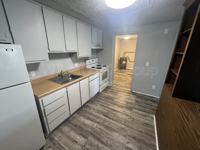 Building Photo - 2000 Indianapolis Rd