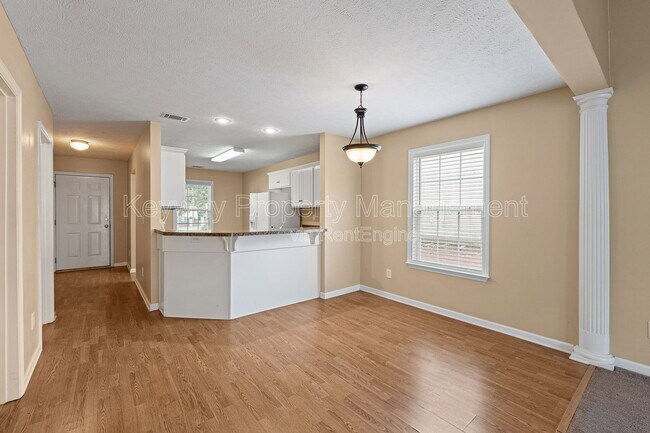 Building Photo - 208 Satomi Way