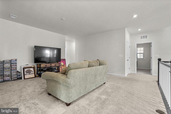 Building Photo - 68 SNOWDROP Dr