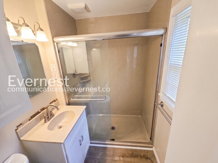 Building Photo - 2904 N Chippewa Dr