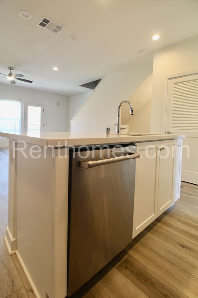 Building Photo - 1716 Discovery Falls Dr