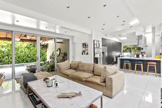 Building Photo - 570 NE 52nd Terrace