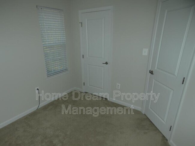 Building Photo - 6304 Crittenden Ln