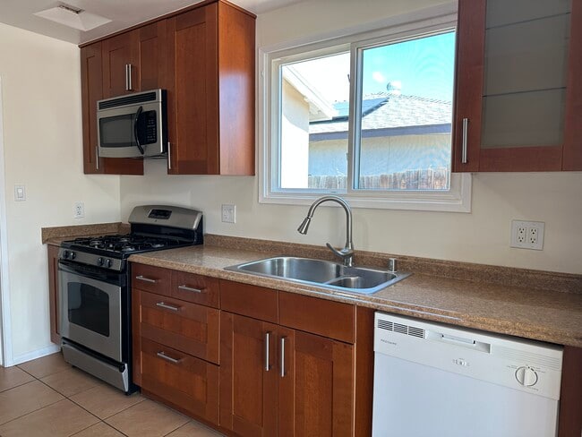 Building Photo - 3979 Mount Everest Blvd