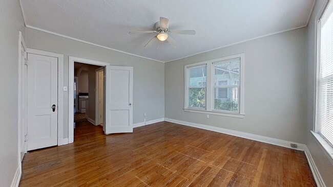 Building Photo - Cozy Upstairs Retreat in Prime San Marco Location!