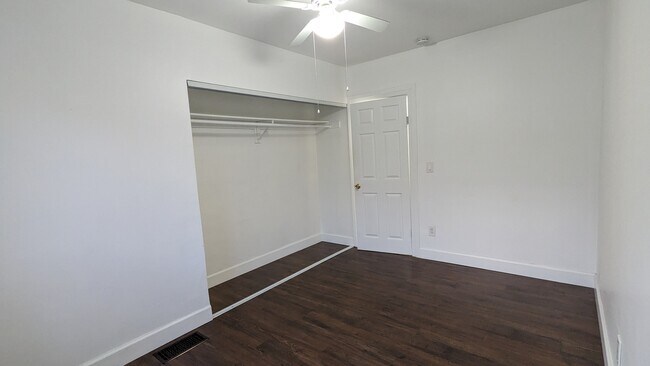 Larger bedroom - 1122 E Harvard St