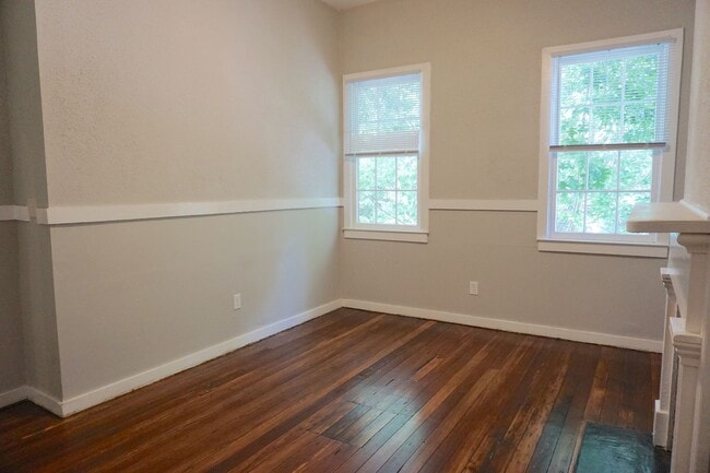 Building Photo - 3 BED | 2 BATH | PRIVATE PATIO | WALK TO FORSYTH