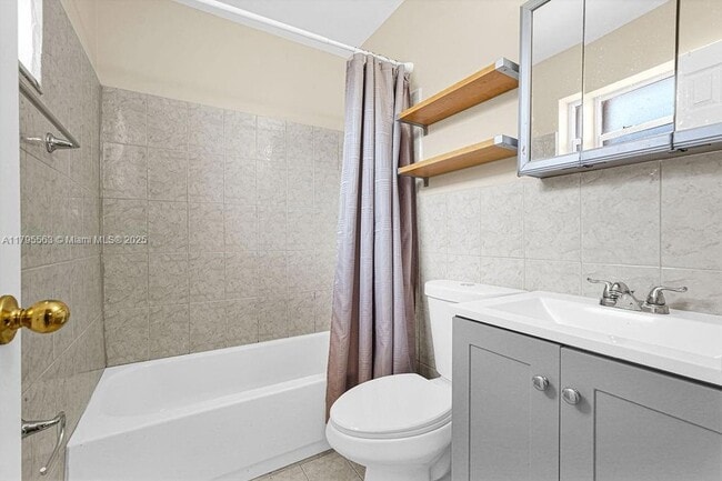 Building Photo - 2400 SW 103rd Ct