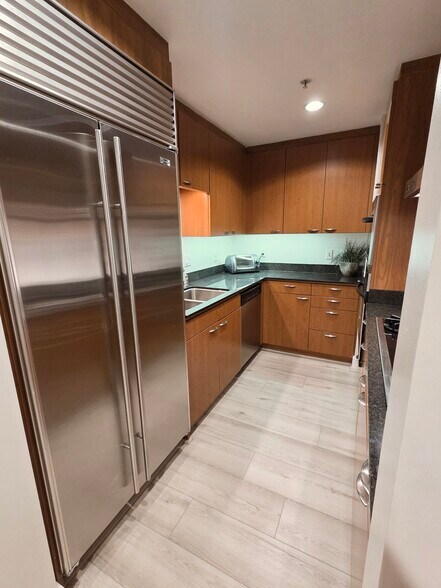 Building Photo - 645 Front St