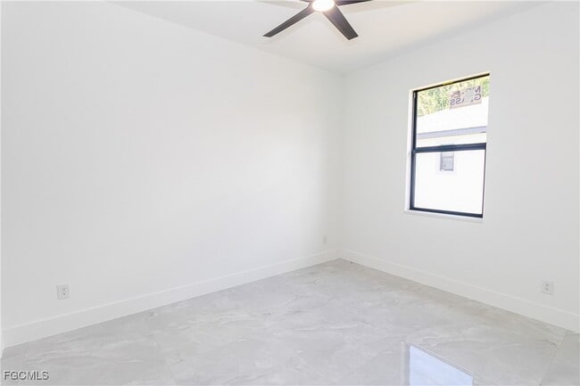 Building Photo - 843 Duplex St E