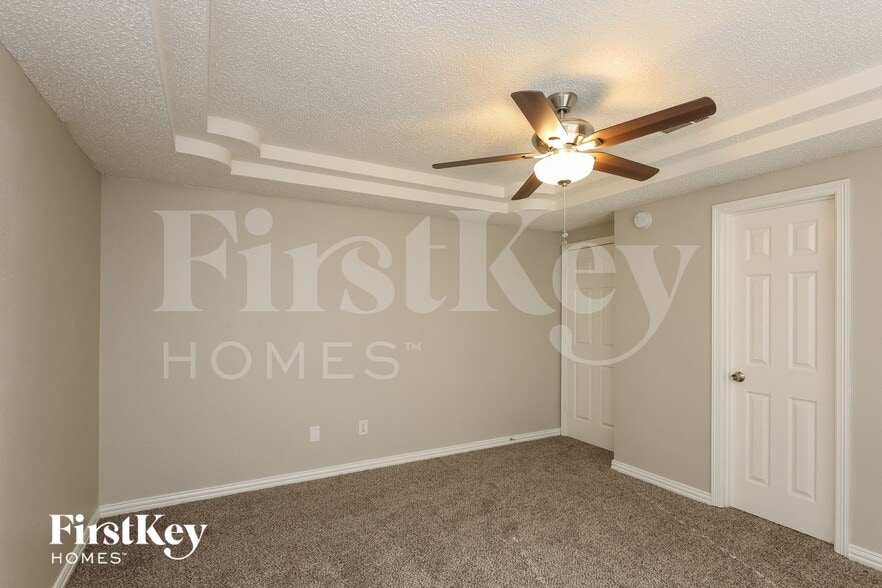 Building Photo - 805 Shadybrook Ln