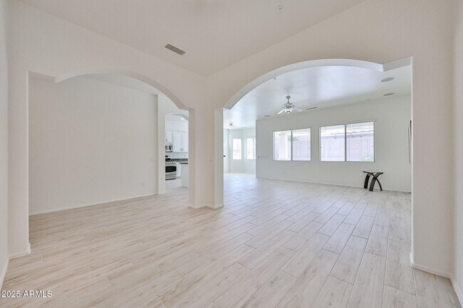 Building Photo - 30870 N 125th Dr