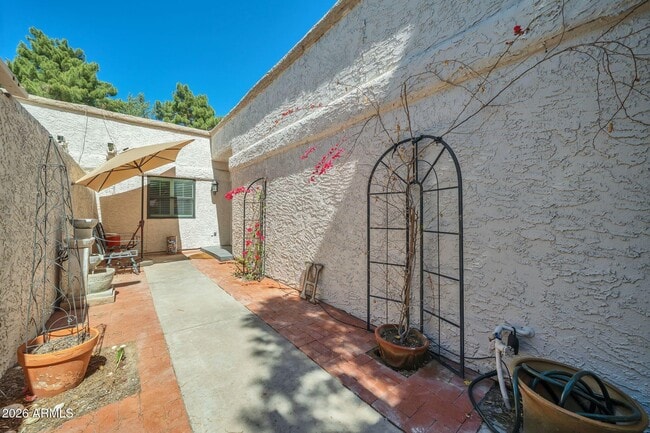 Building Photo - 7368 E Pleasant Run