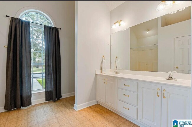 Building Photo - 391 Forest Lakes Dr
