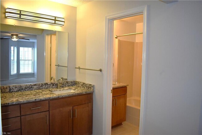 Building Photo - 413 Harbour Point