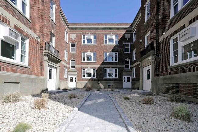 Building Photo - 191 Elm St