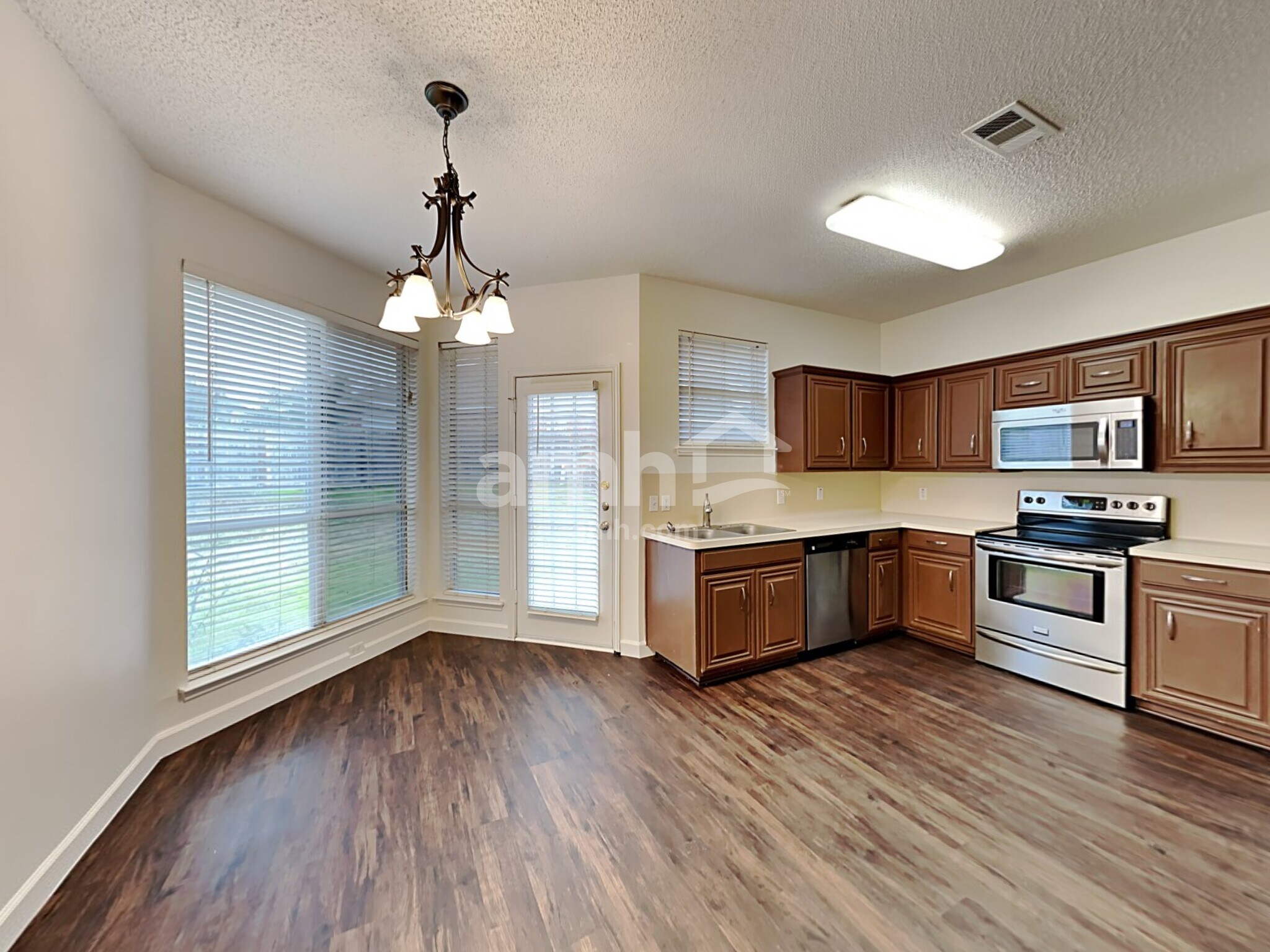 Building Photo - 8551 Western Meadows Dr