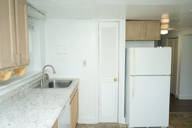 Building Photo - 604 15th St NW