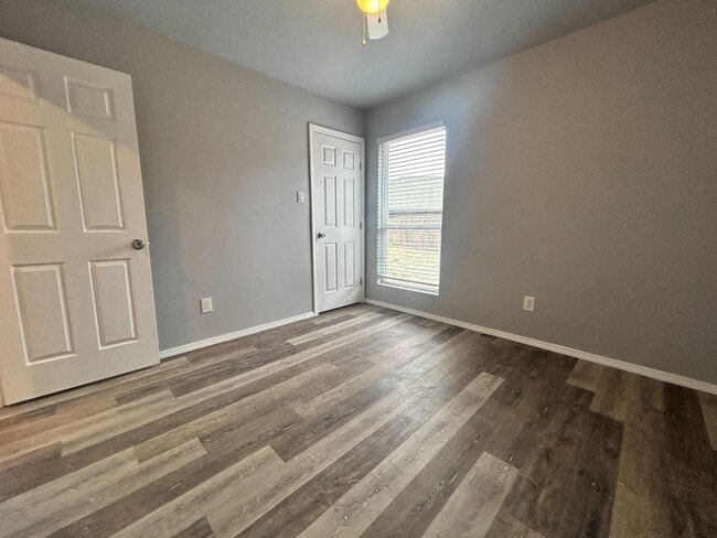 Building Photo - 1107 N Englewood Ave