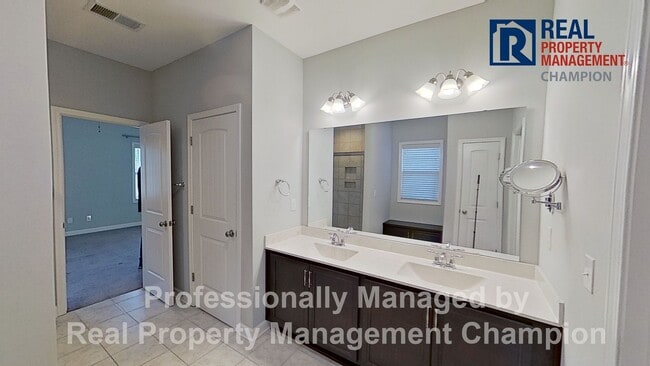Building Photo - Former Model Home in Popular Grayson Park