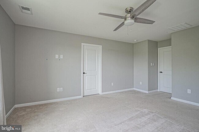 Building Photo - 1048 Regency Pl