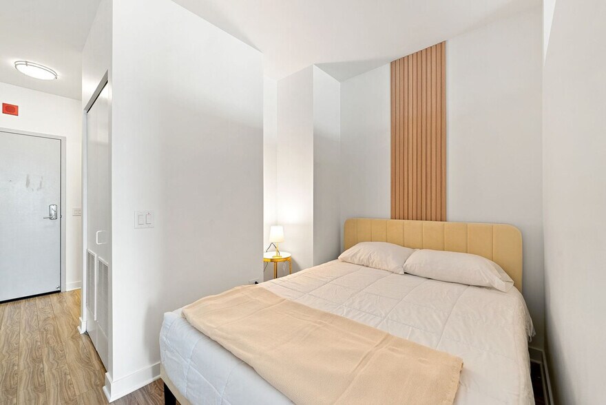 Building Photo - 720 S Wells St