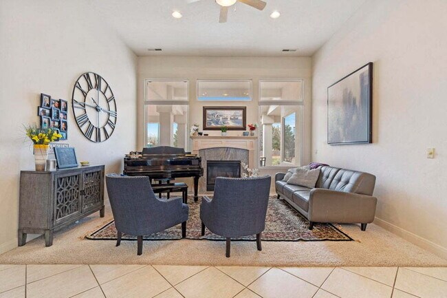Building Photo - Spacious 5 bed 3 bath with large back yard.