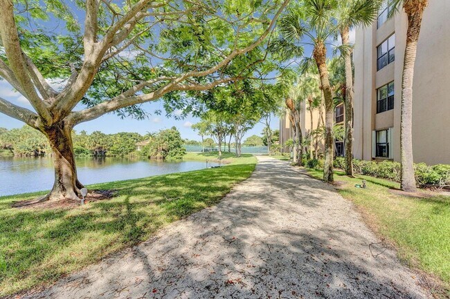 Building Photo - 955 Dotterel Rd