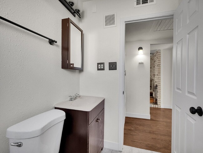 Building Photo - $2,340.95 - $300 OFF - First 2 Months'Rent - 3 Bedrooms, 1.5 Bathrooms, Single Family Home in Aur...