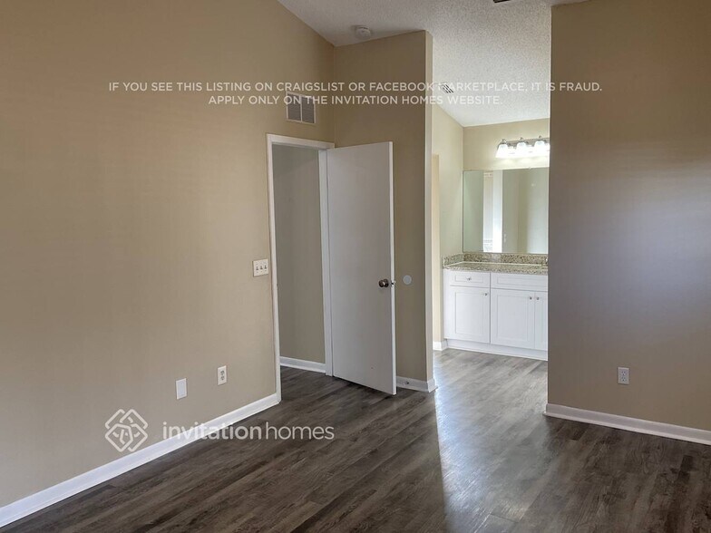 Building Photo - 1502 Carter Oaks Dr