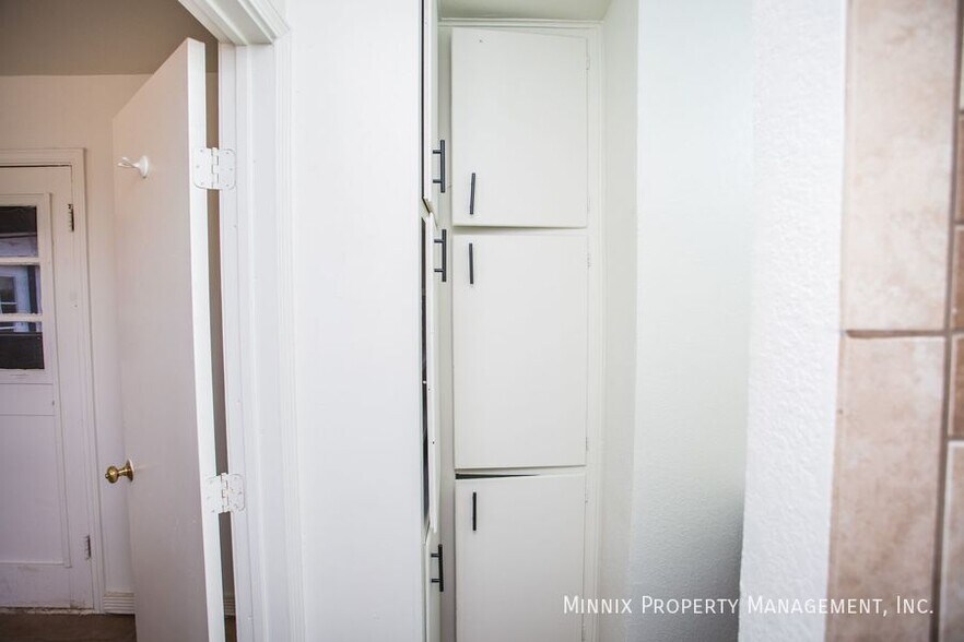 Building Photo - 502 2nd Pl